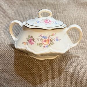 EUC Homer Laughlin China. Cashmere Sugar Bowl With Lid.
